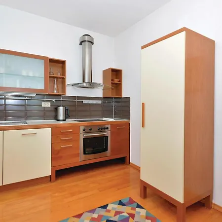 1 Bedroom Awesome In *
