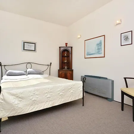 Apartment 1 Bedroom Awesome In *
